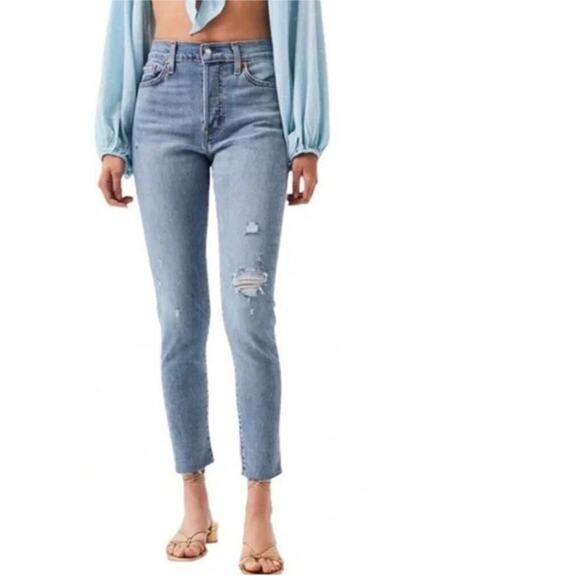 Levi's Womens Wedgie Skinny Jeans Distressed Light Wash Raw Hem Size 28 - Picture 1 of 12